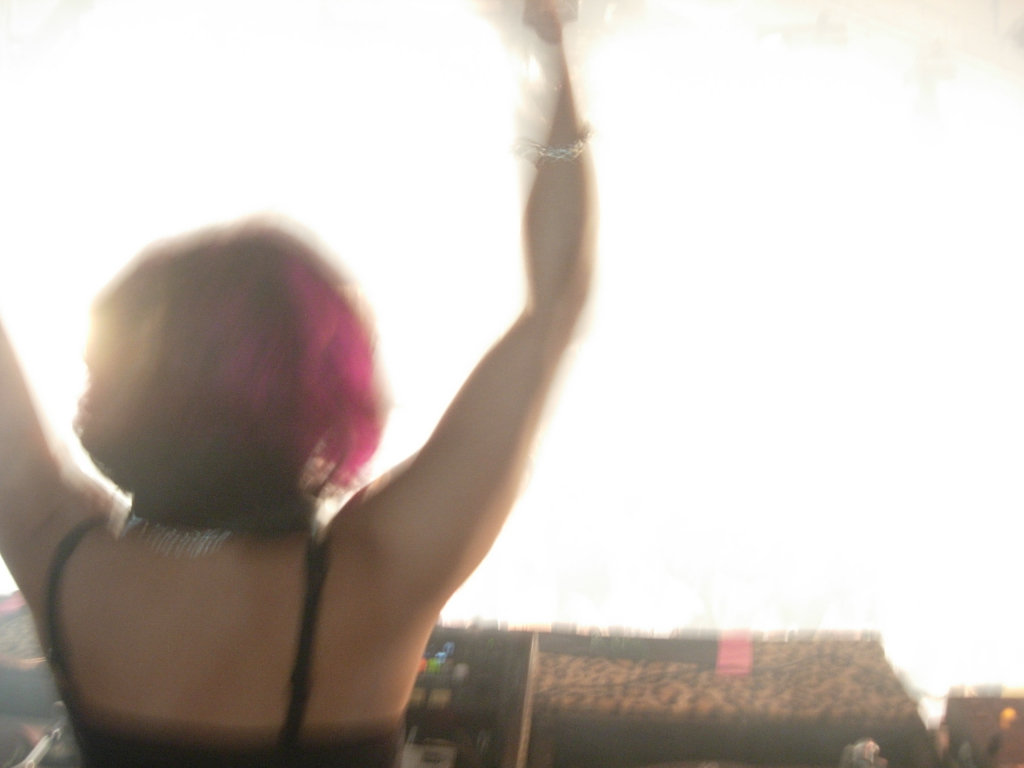 Suzy Solar Live @ Amphitheater April 1,2006 014