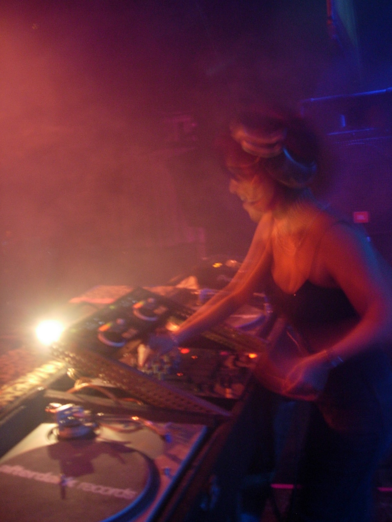 Suzy Solar Live @ Amphitheater April 1,2006 021