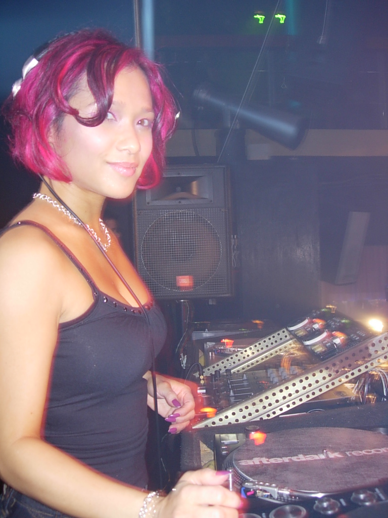 Suzy Solar Live @ Amphitheater April 1,2006 030