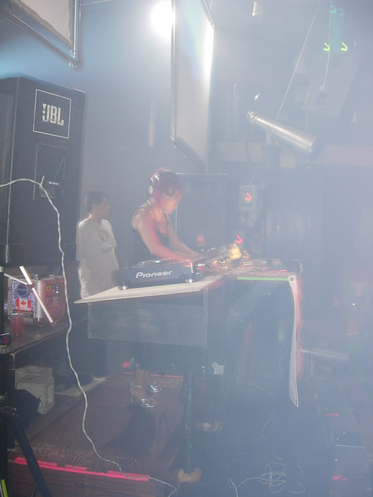 Suzy Solar Live @ Amphitheater April 1,2006 033