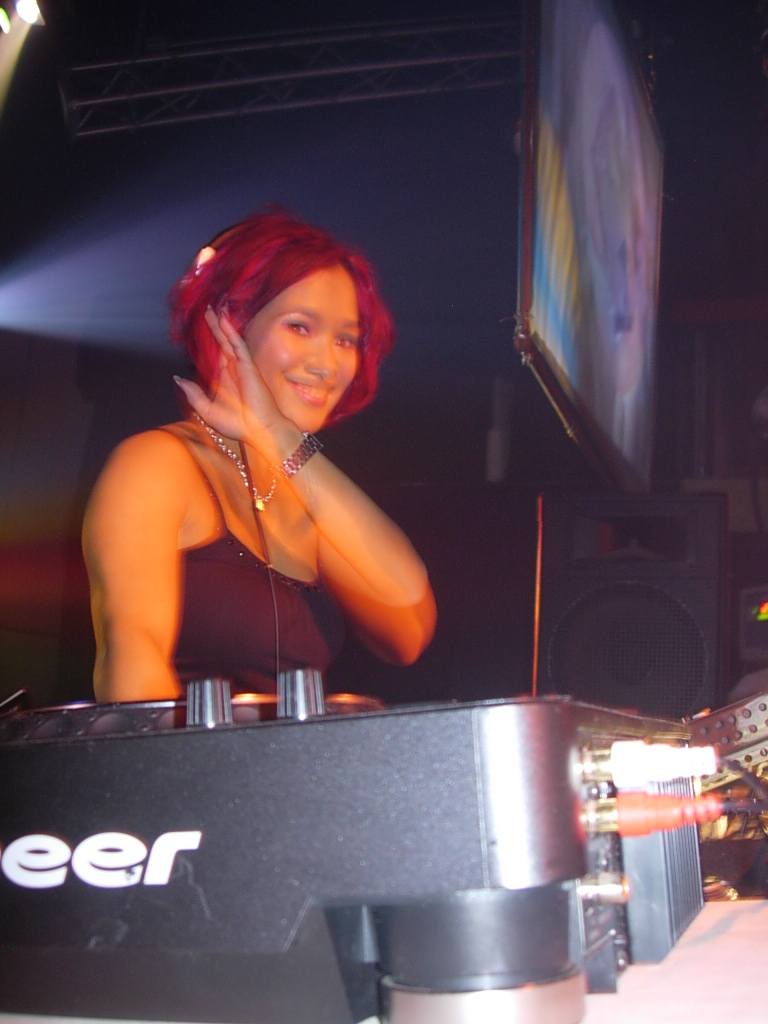 Suzy Solar Live @ Amphitheater April 1,2006 070