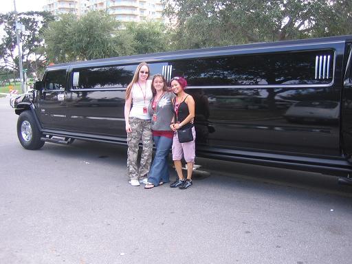 Sunset 06 - arrival -Suzy, Colleen, Toni, Hummer limo sponsored by Pure Platinum